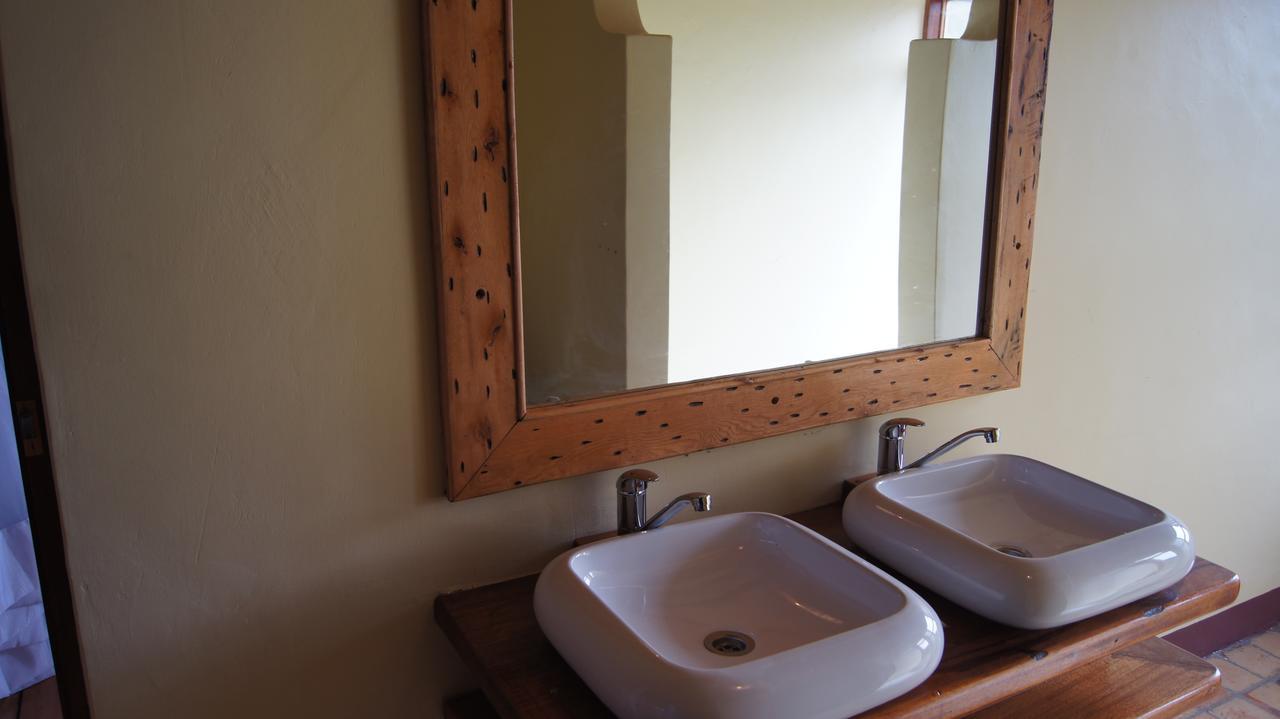 Buhoma Community Haven Lodge Bugambira Room photo